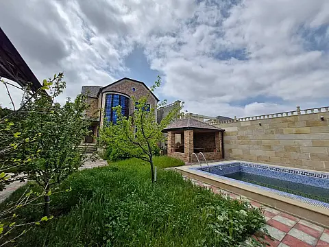 Satılır 5 otaqlı həyət evi 200 m²