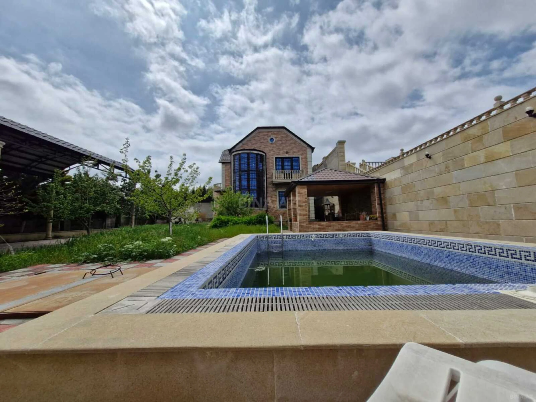 Satılır 5 otaqlı həyət evi 200 m²