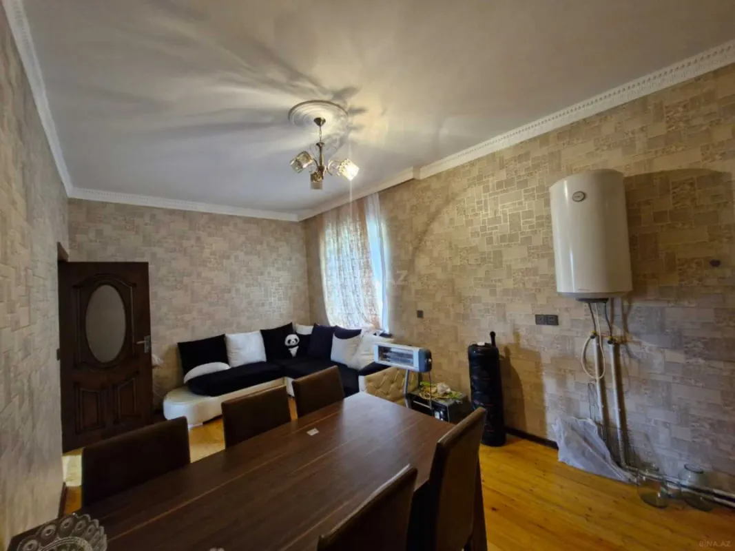 Satılır 5 otaqlı həyət evi 200 m²