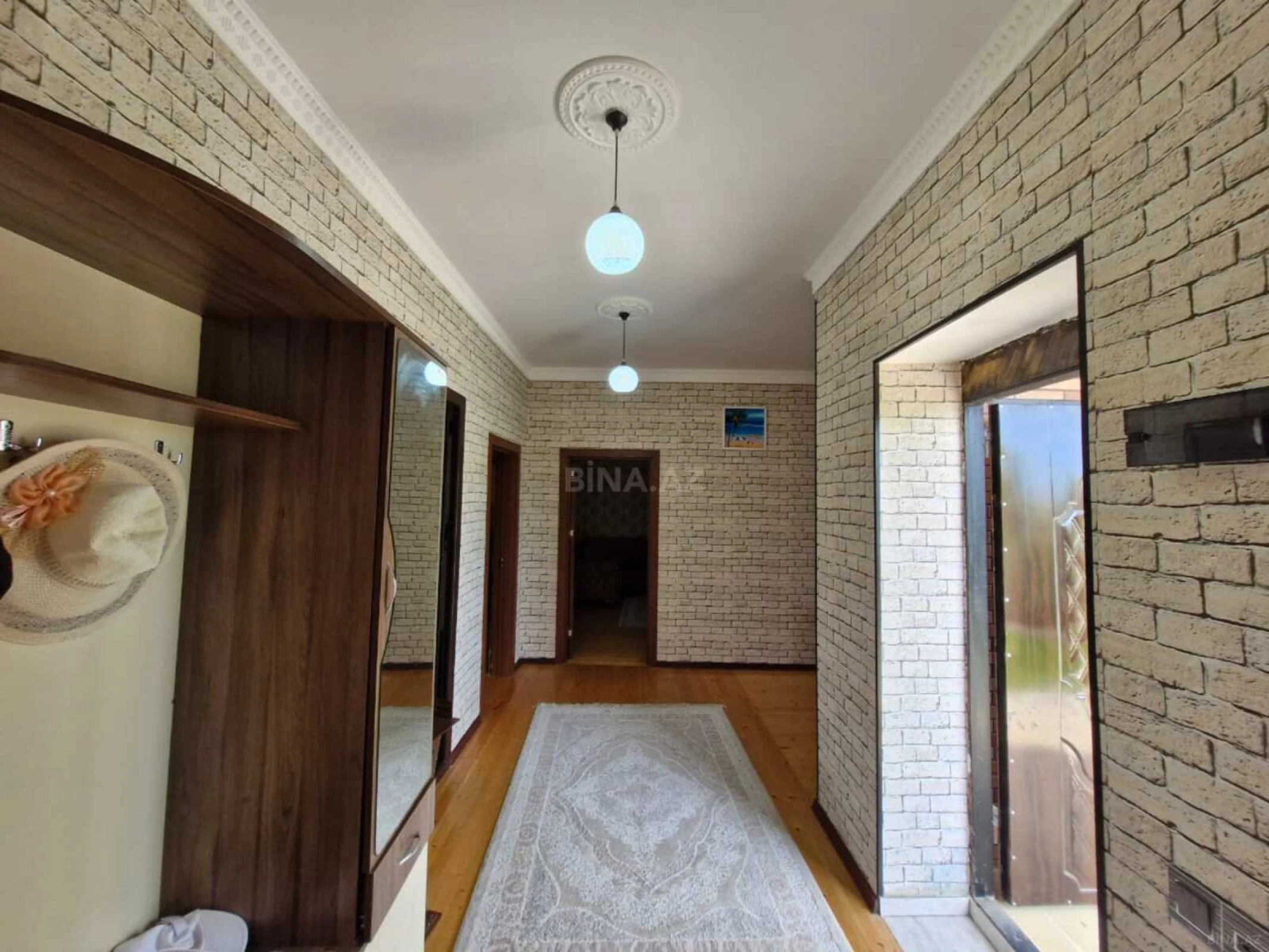 Satılır 5 otaqlı həyət evi 200 m²