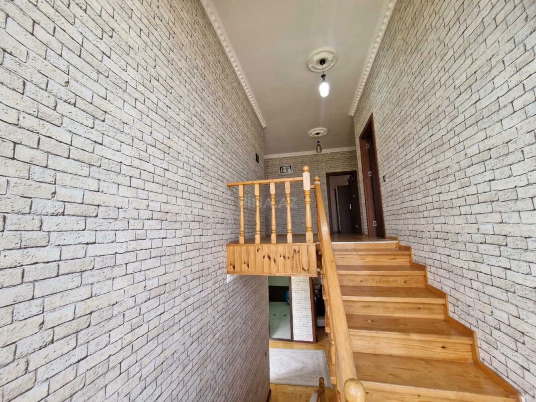 Satılır 5 otaqlı həyət evi 200 m²