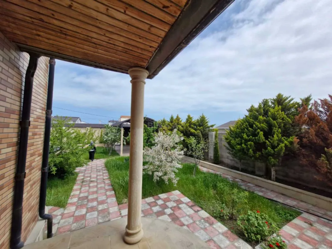 Satılır 5 otaqlı həyət evi 200 m²