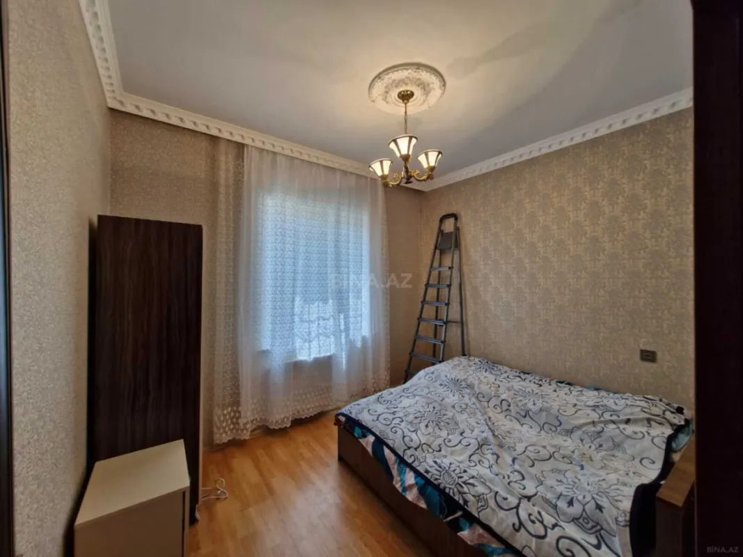 Satılır 5 otaqlı həyət evi 200 m²