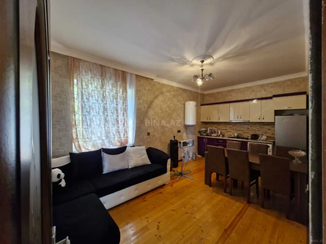 Satılır 5 otaqlı həyət evi 200 m²