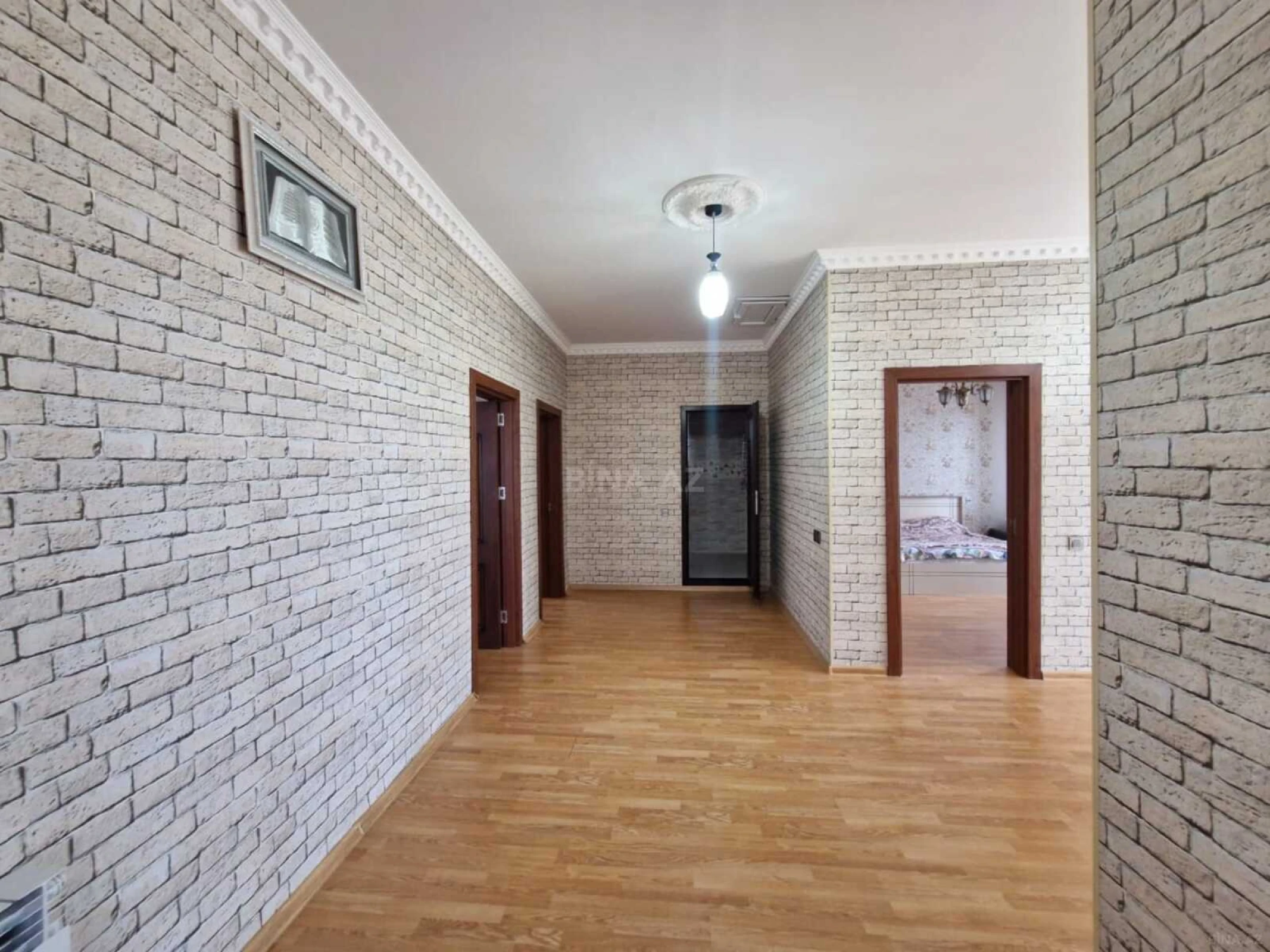Satılır 5 otaqlı həyət evi 200 m²