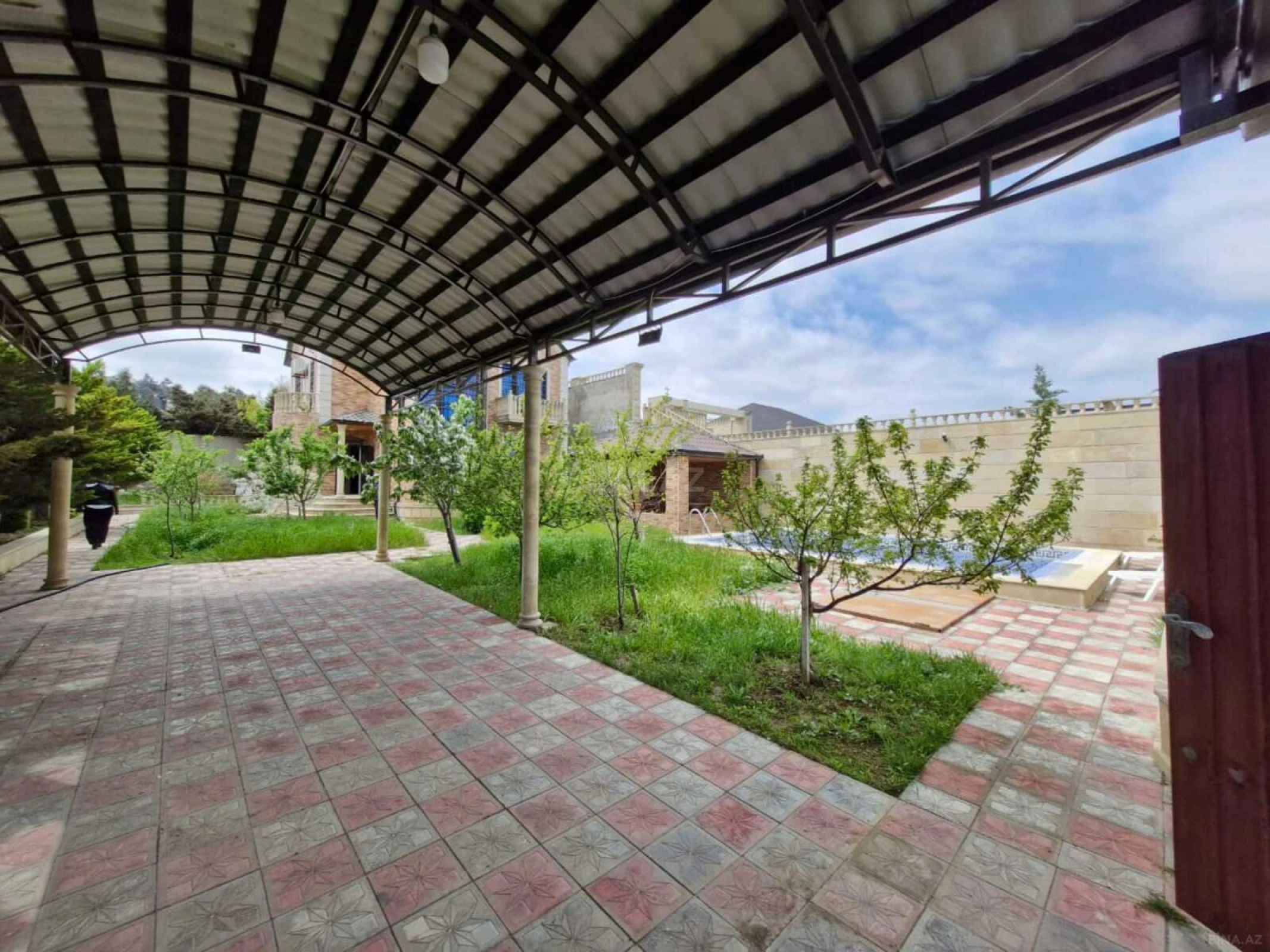 Satılır 5 otaqlı həyət evi 200 m²