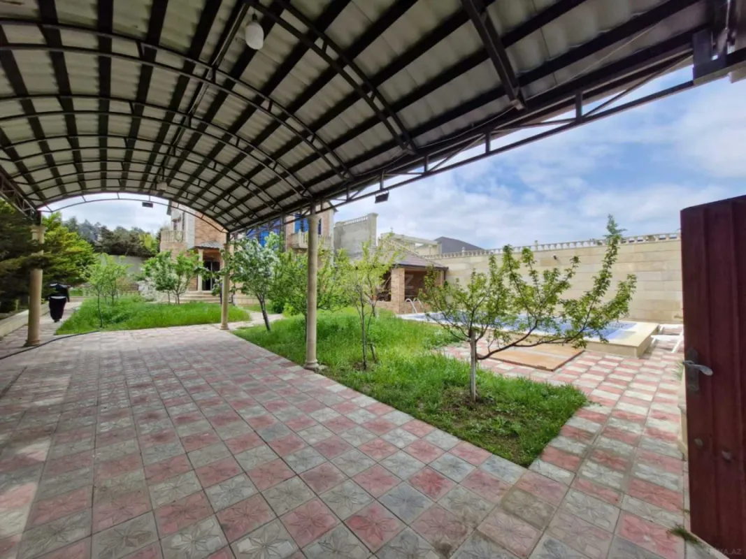 Satılır 5 otaqlı həyət evi 200 m²