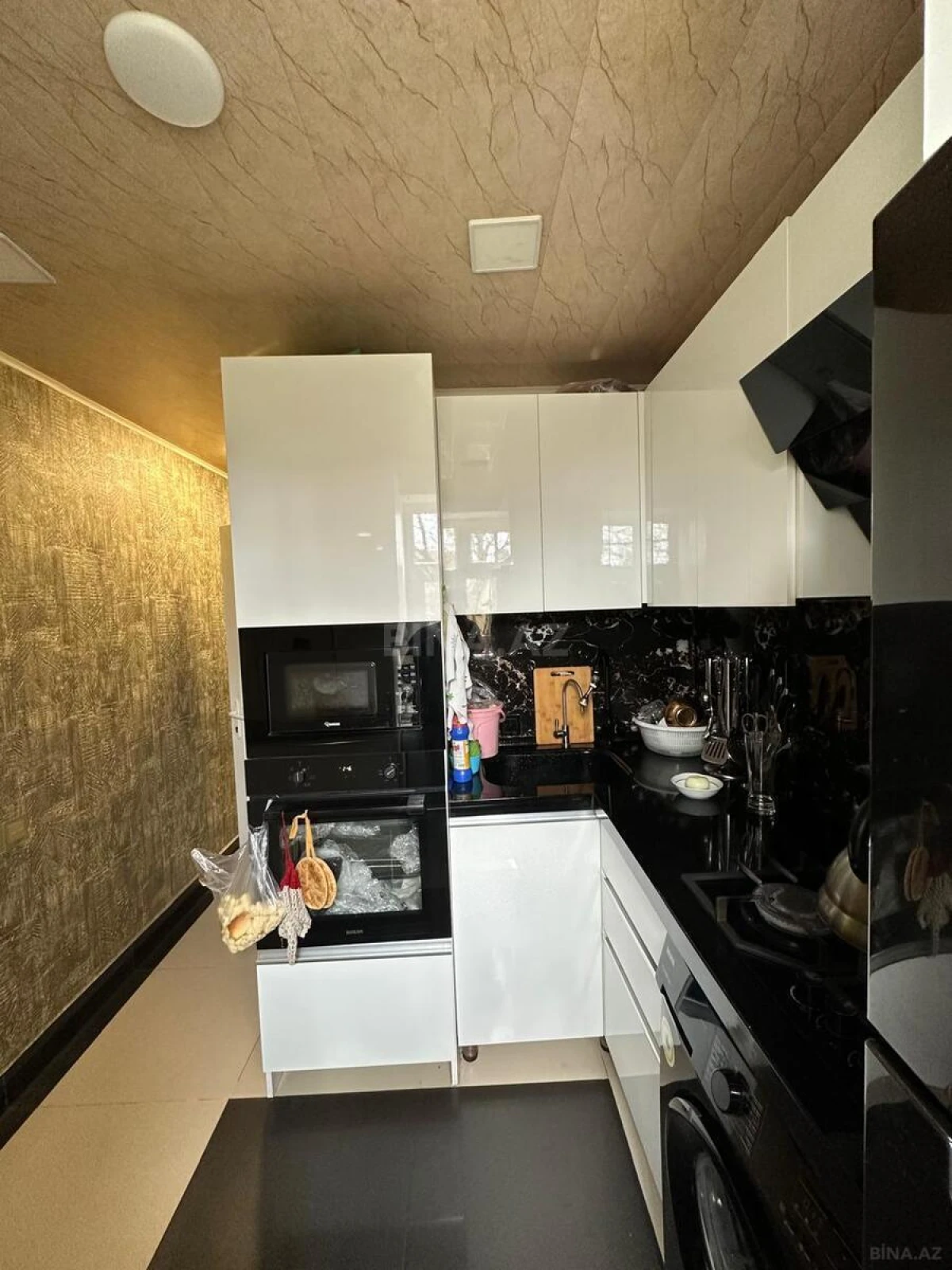 Satılır 4 otaqlı mənzil 110 m²