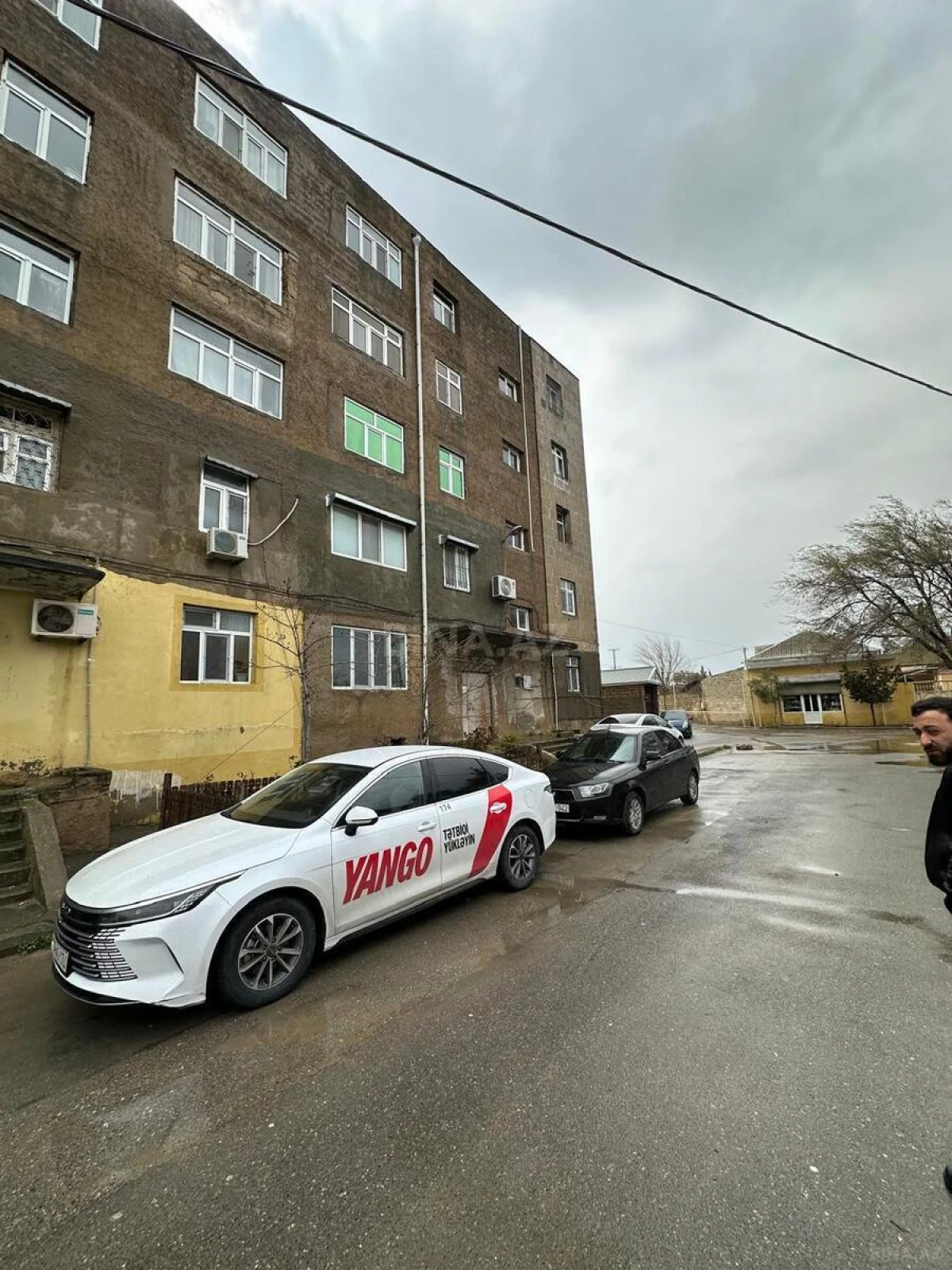 Satılır 4 otaqlı mənzil 110 m²