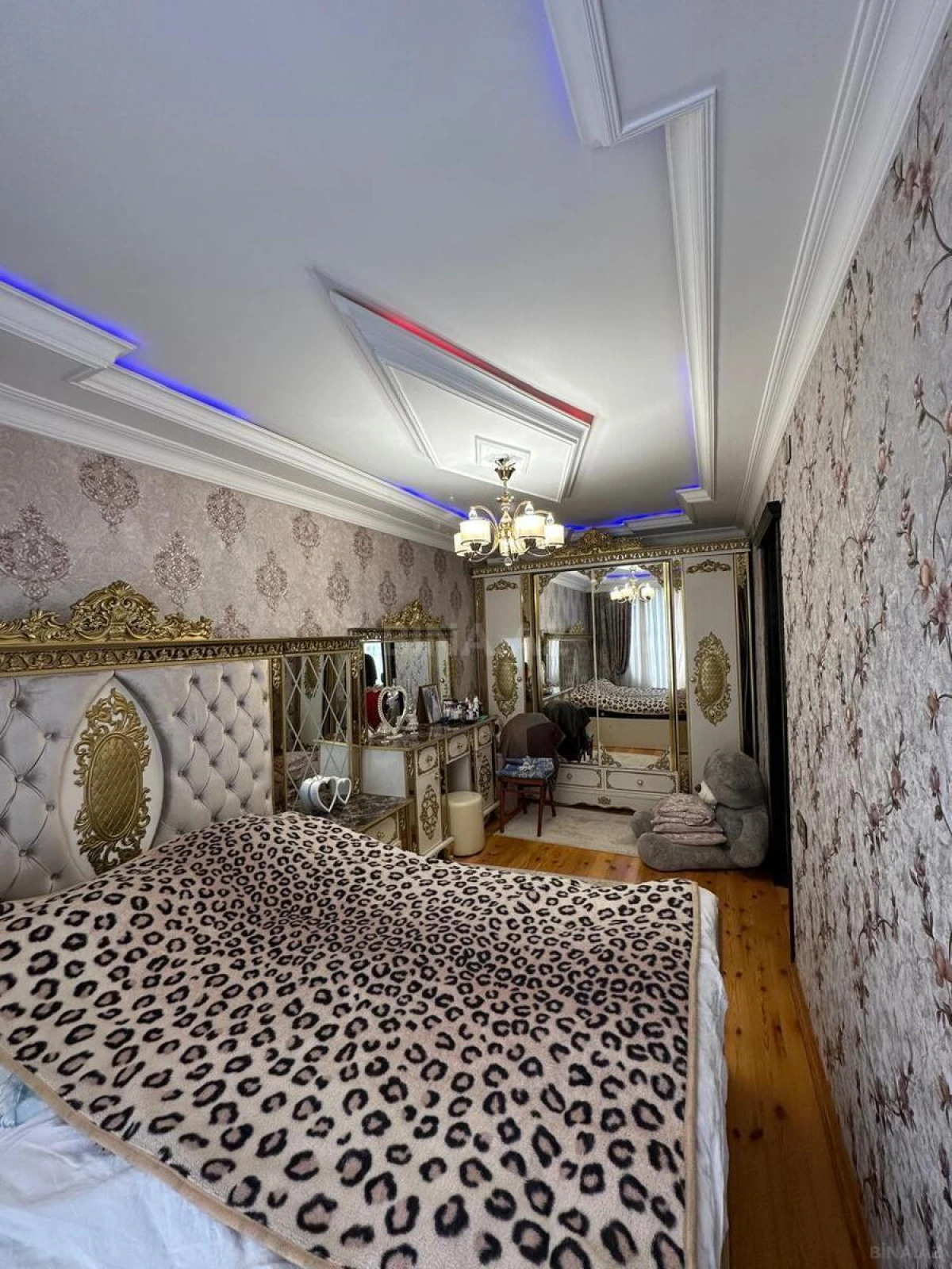 Satılır 4 otaqlı mənzil 110 m²