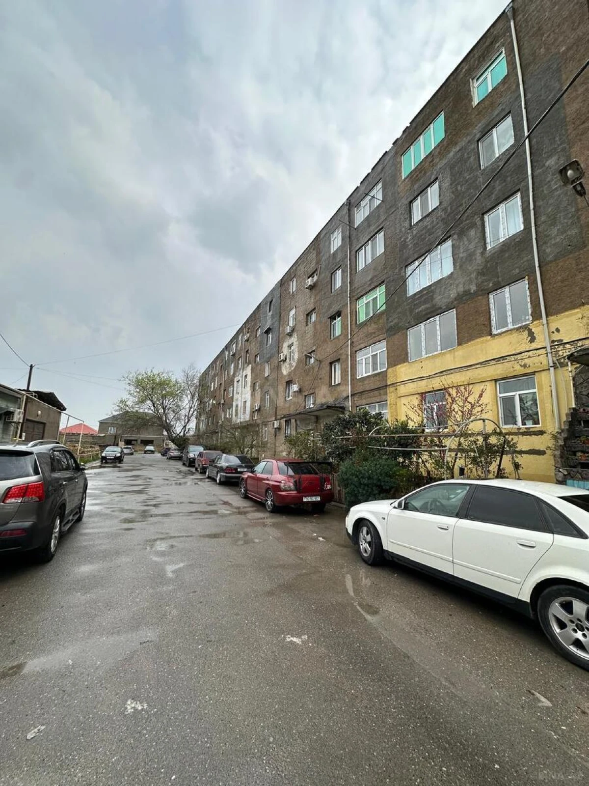 Satılır 4 otaqlı mənzil 110 m²