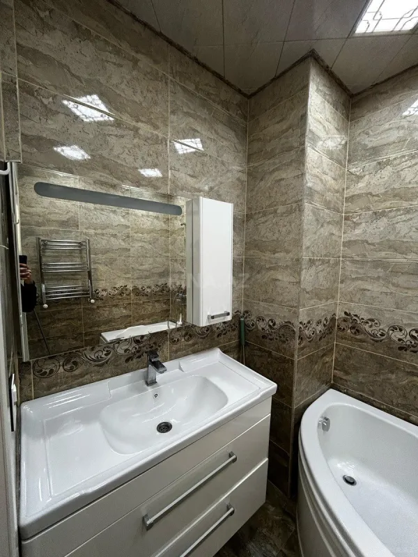 Kirayə verilir 2 otaqlı mənzil 80 m²