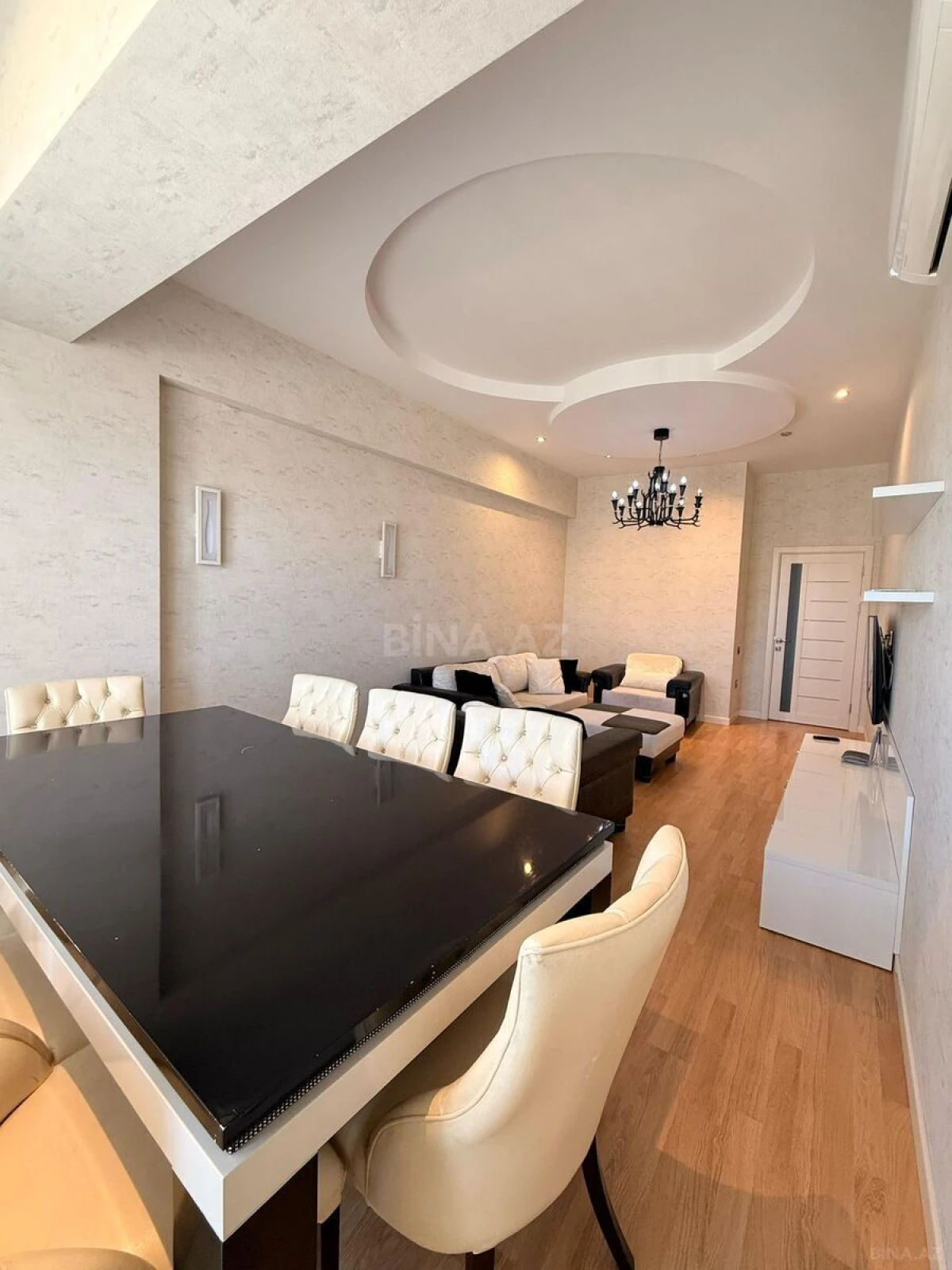 Kirayə verilir 3 otaqlı mənzil 150 m²