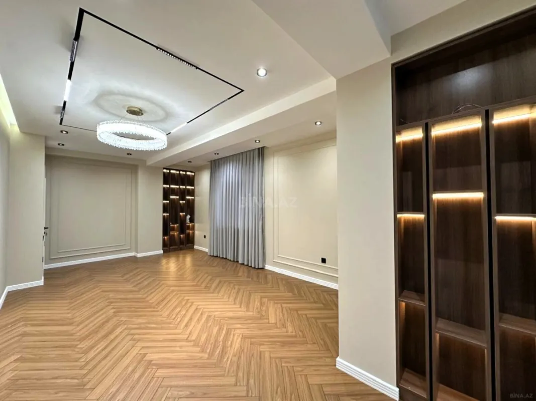 Satılır 4 otaqlı mənzil 140 m²