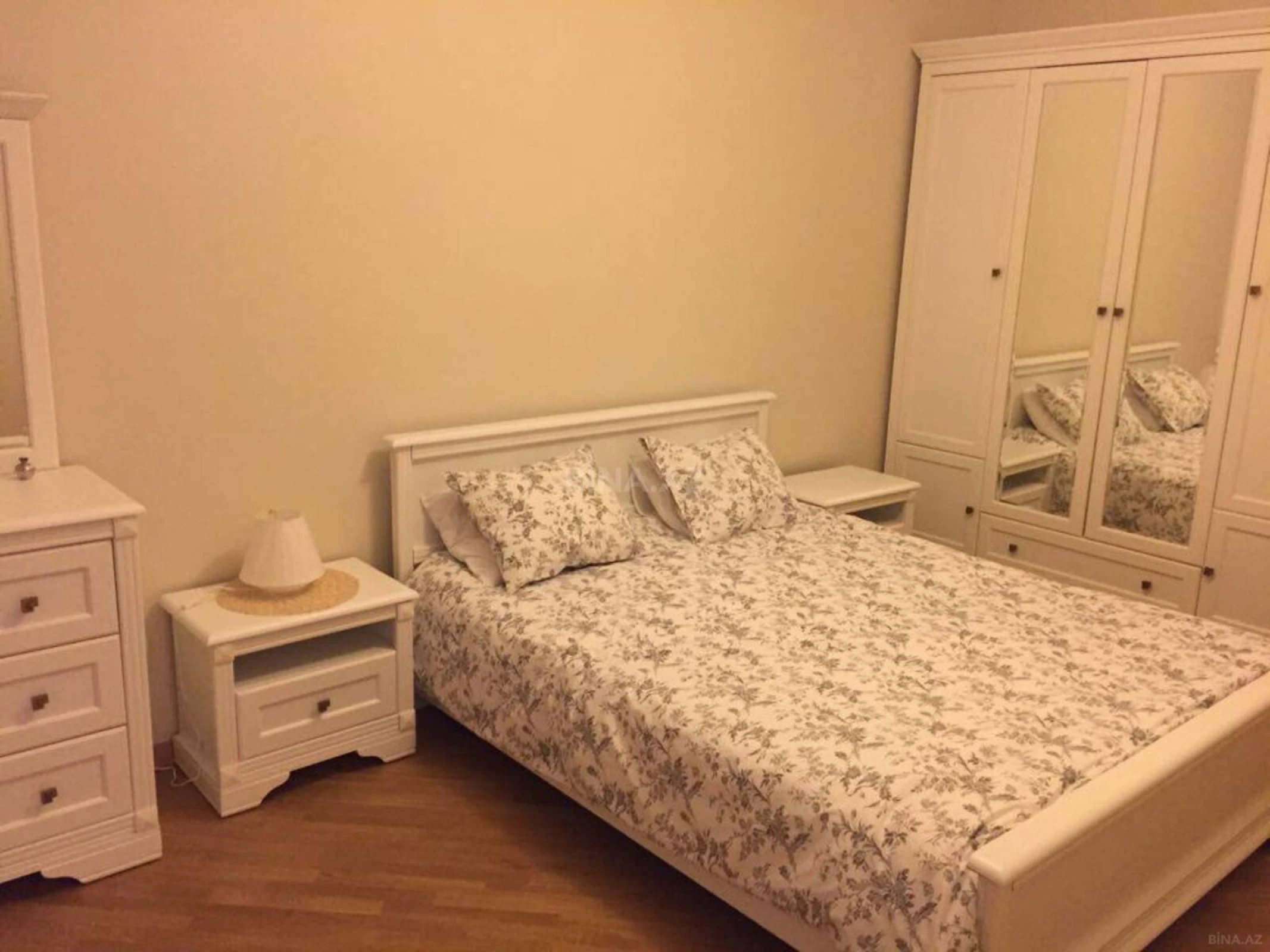 Kirayə verilir 2 otaqlı mənzil 70 m²