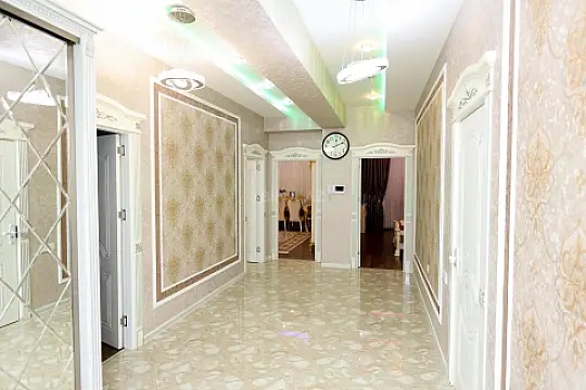 Satılır 3 otaqlı mənzil 115 m²