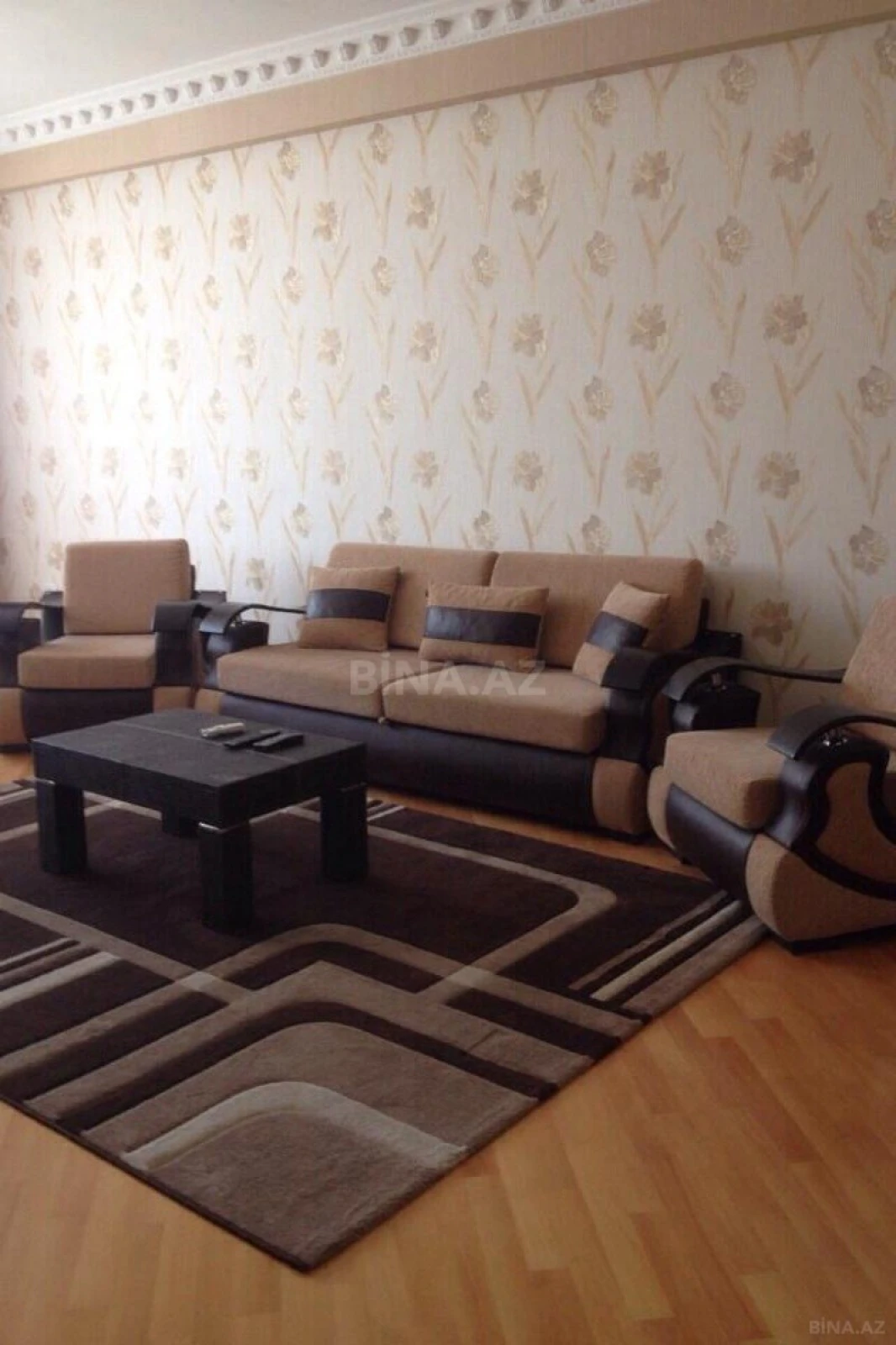 Kirayə verilir 2 otaqlı mənzil 110 m²