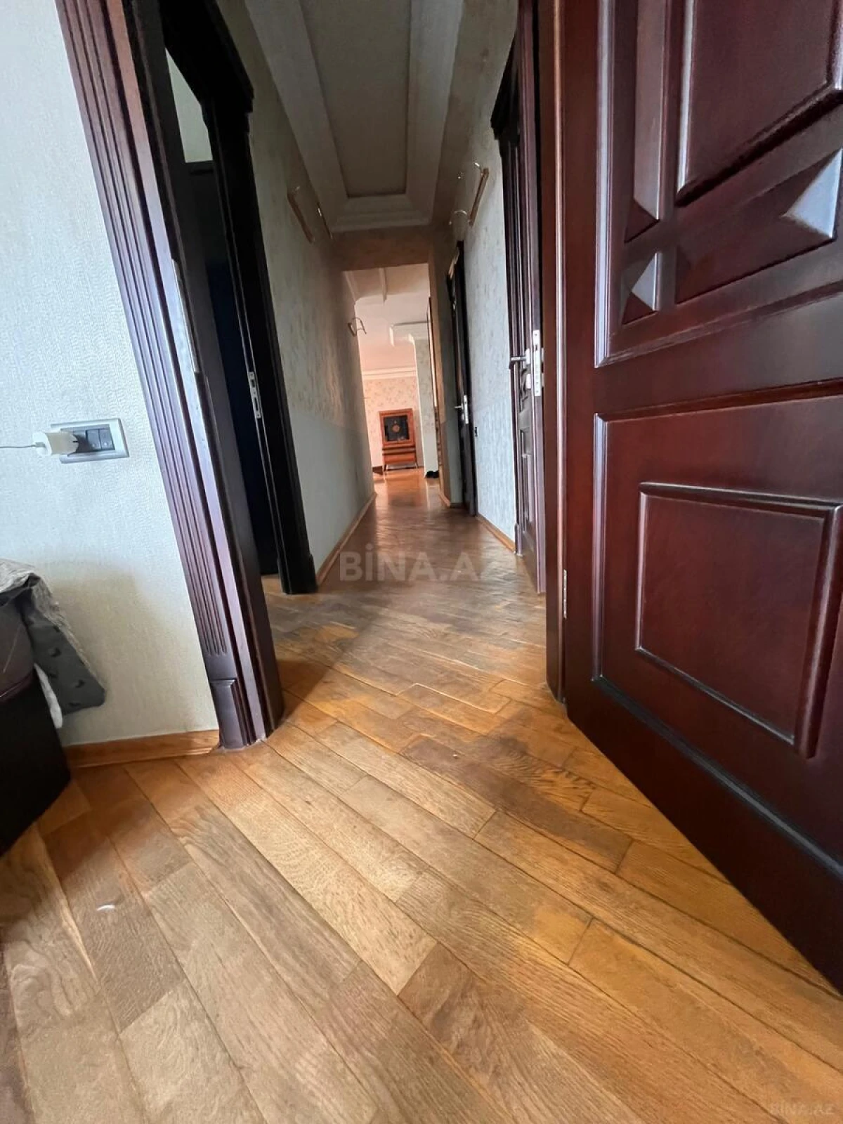 Satılır 3 otaqlı mənzil 158 m²