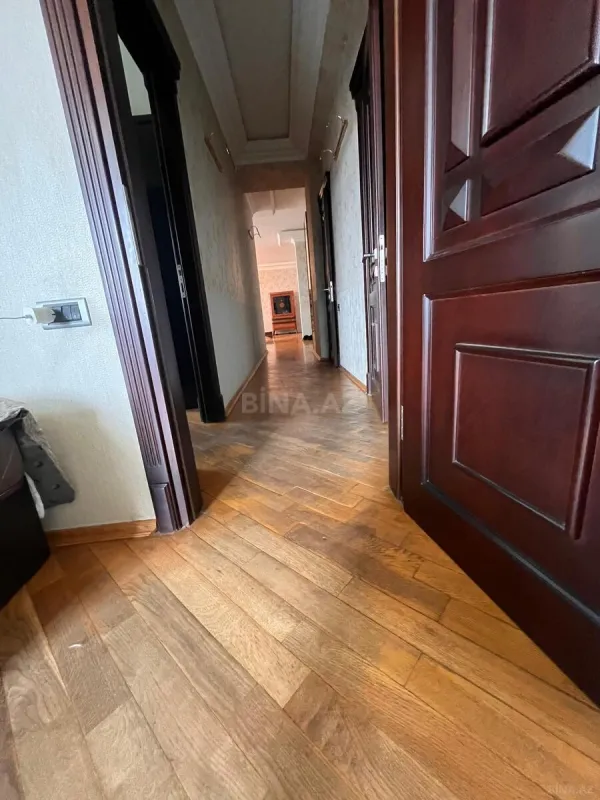 Satılır 3 otaqlı mənzil 158 m²