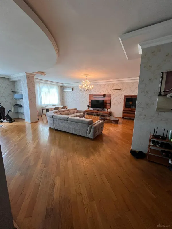 Satılır 3 otaqlı mənzil 158 m²