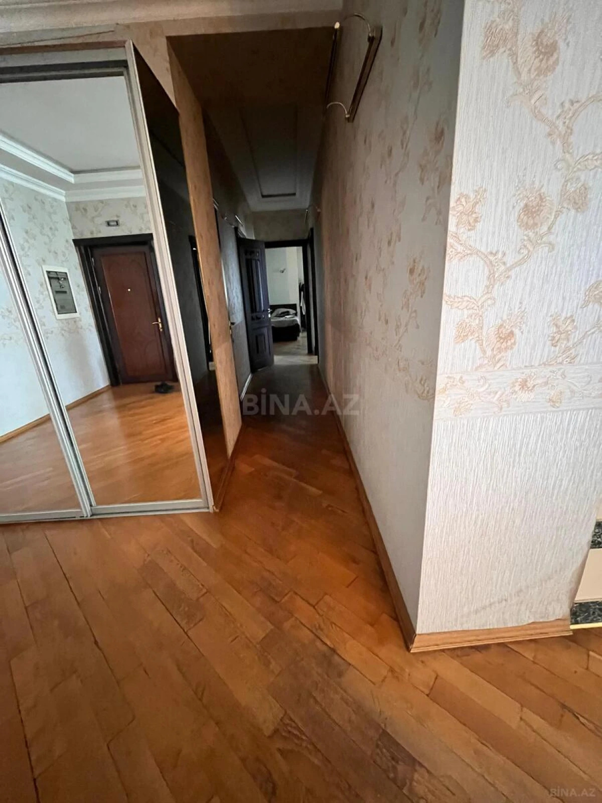 Satılır 3 otaqlı mənzil 158 m²