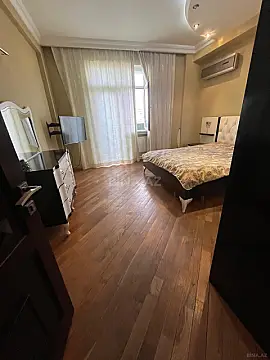 Satılır 3 otaqlı mənzil 158 m²