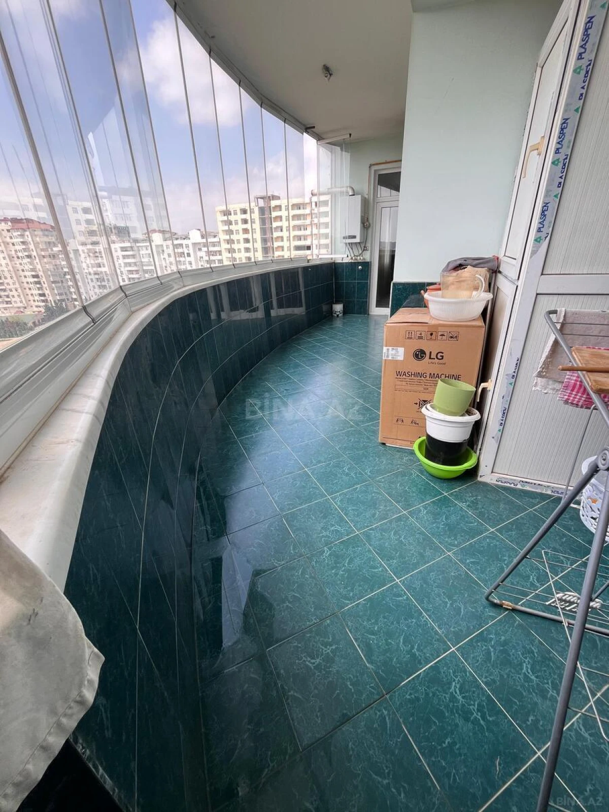 Satılır 3 otaqlı mənzil 158 m²