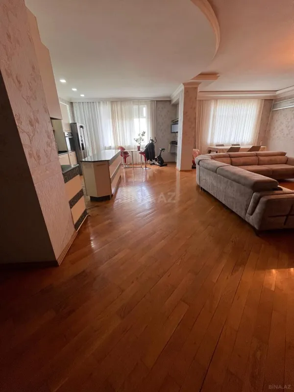 Satılır 3 otaqlı mənzil 158 m²