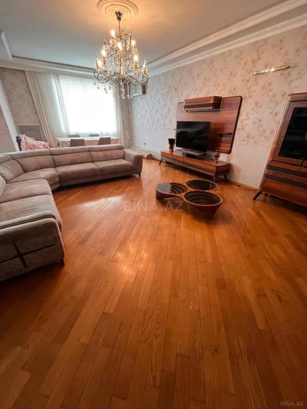 Satılır 3 otaqlı mənzil 158 m²