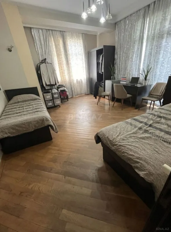 Satılır 3 otaqlı mənzil 158 m²