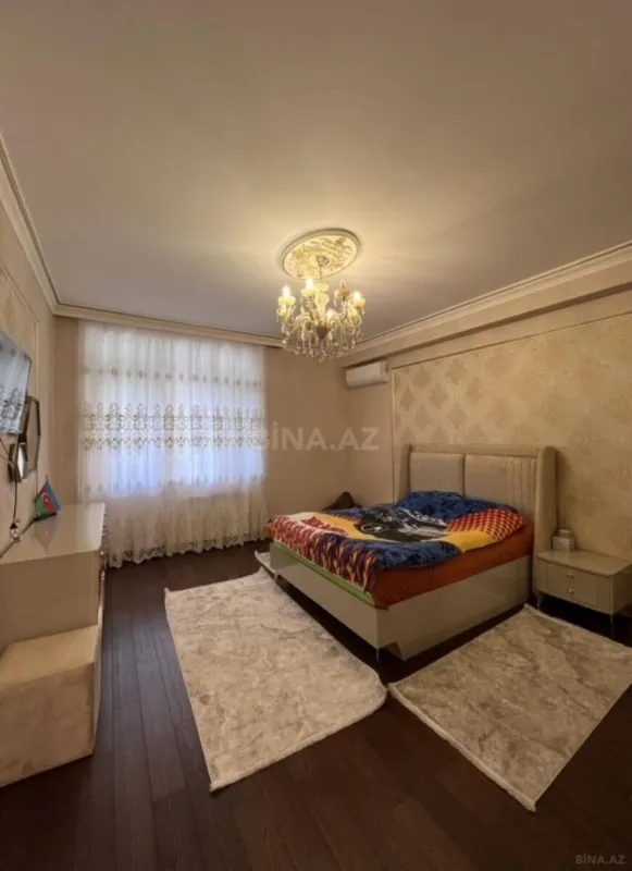 Satılır 4 otaqlı mənzil 215 m²