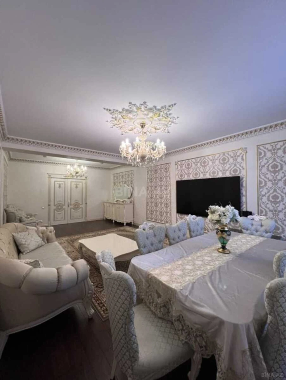 Satılır 4 otaqlı mənzil 215 m²