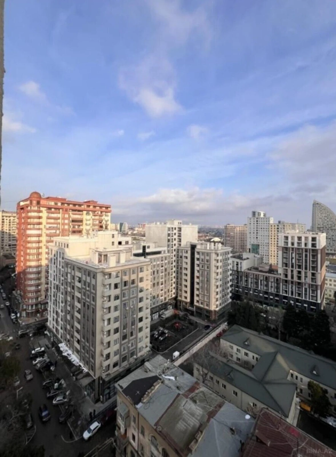 Satılır 4 otaqlı mənzil 215 m²