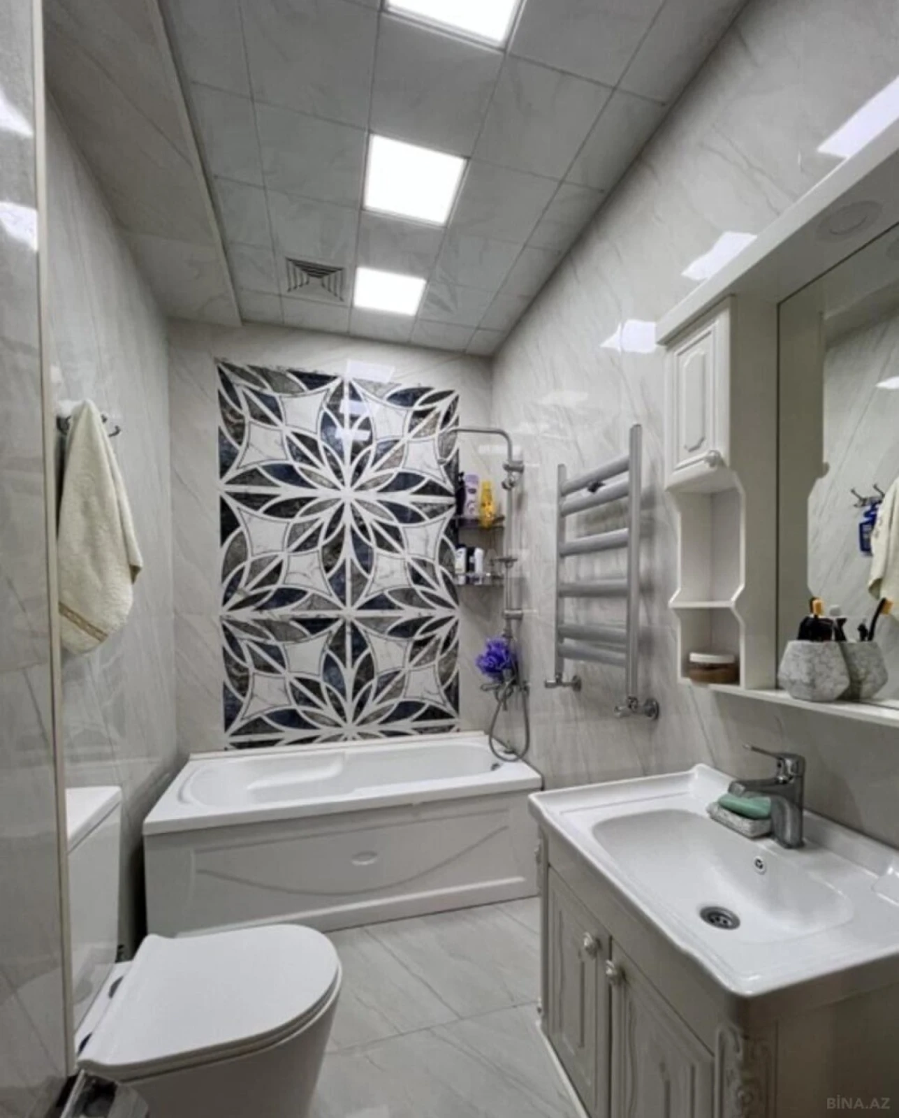 Satılır 4 otaqlı mənzil 215 m²