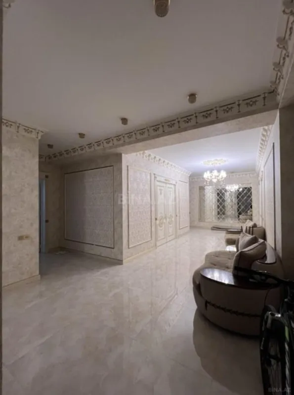 Satılır 4 otaqlı mənzil 215 m²