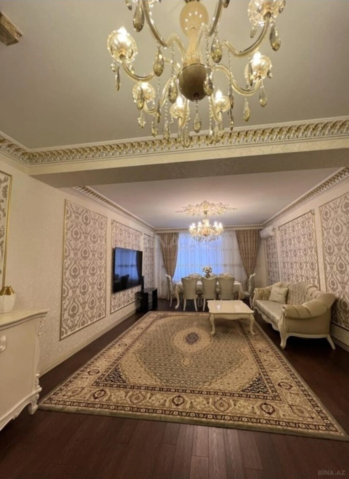 Satılır 4 otaqlı mənzil 215 m²
