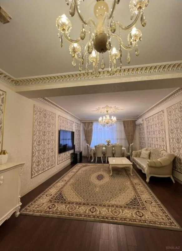 Satılır 4 otaqlı mənzil 215 m²