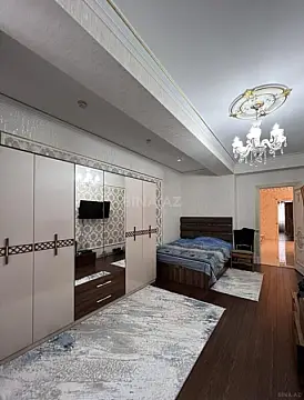 Satılır 4 otaqlı mənzil 215 m²
