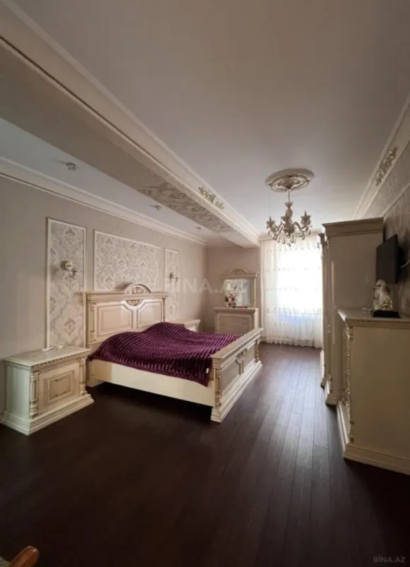 Satılır 4 otaqlı mənzil 215 m²