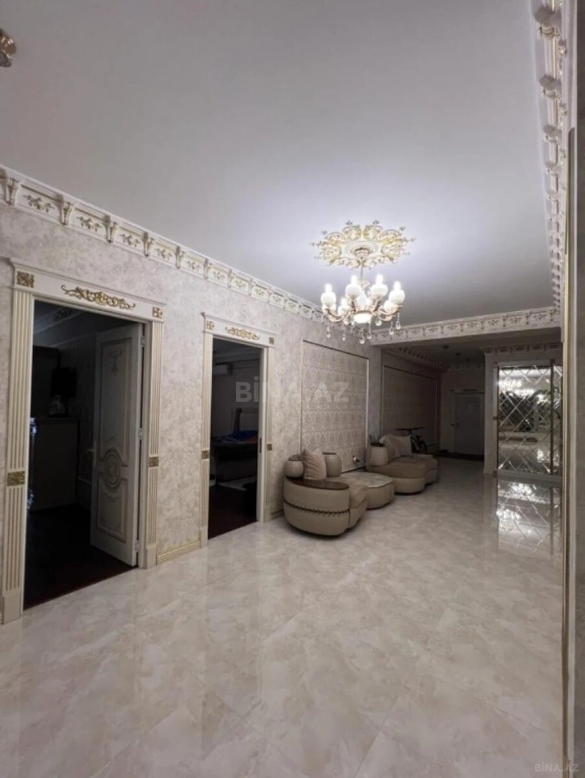 Satılır 4 otaqlı mənzil 215 m²