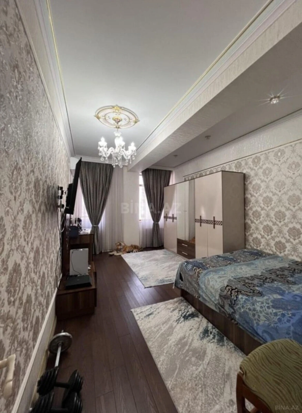 Satılır 4 otaqlı mənzil 215 m²
