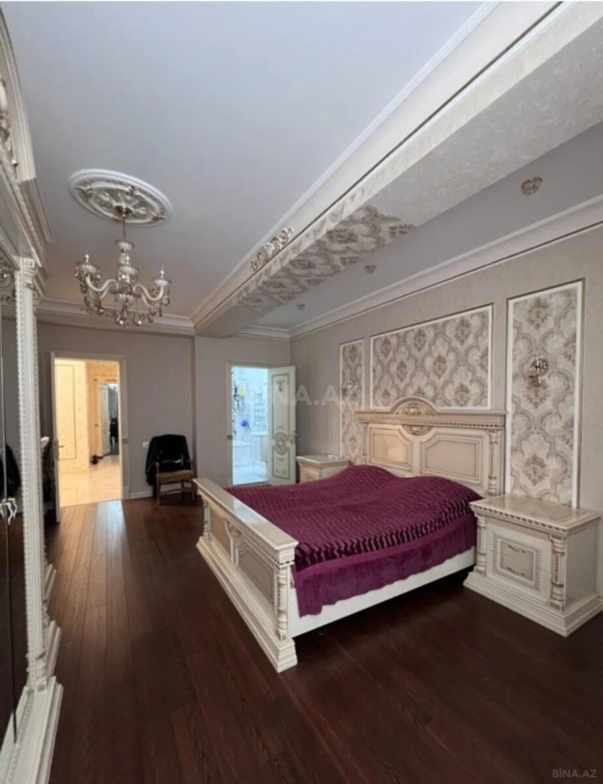 Satılır 4 otaqlı mənzil 215 m²