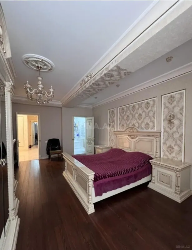 Satılır 4 otaqlı mənzil 215 m²