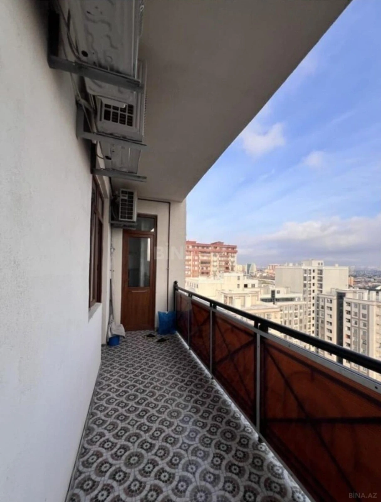 Satılır 4 otaqlı mənzil 215 m²