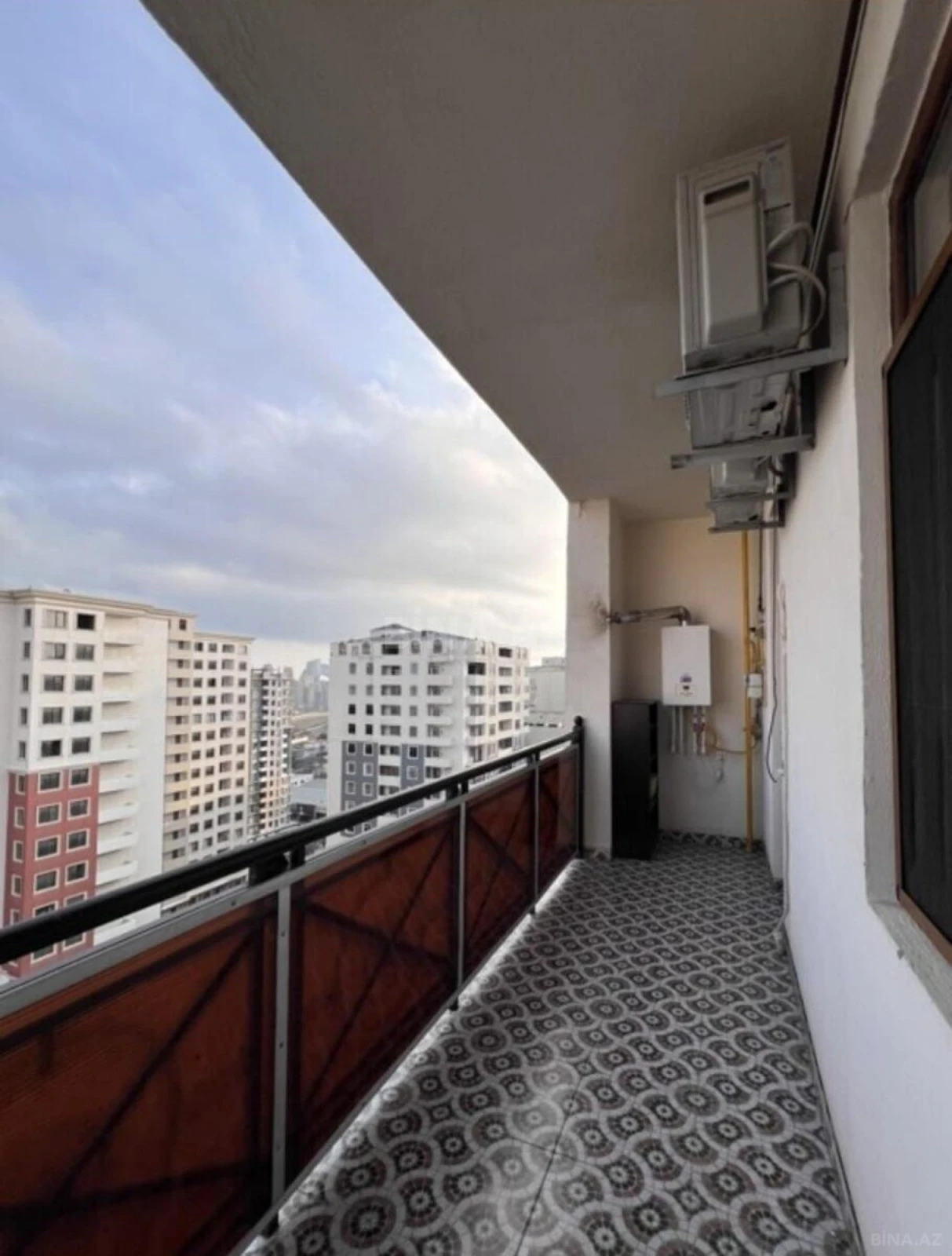 Satılır 4 otaqlı mənzil 215 m²