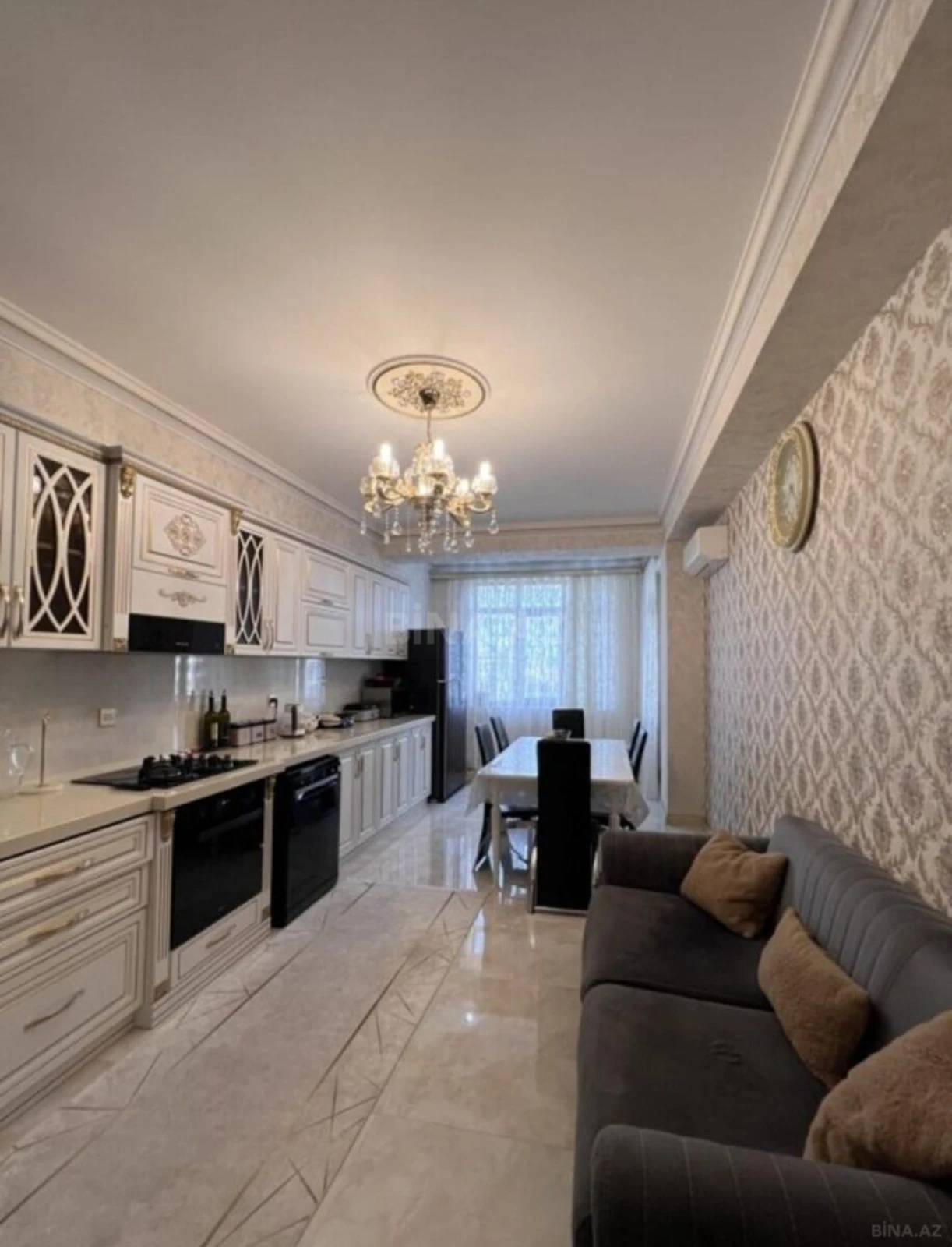 Satılır 4 otaqlı mənzil 215 m²