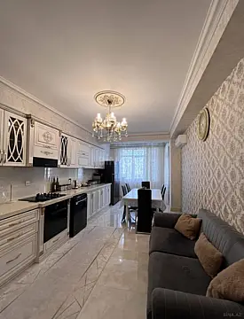 Satılır 4 otaqlı mənzil 215 m²