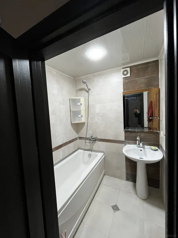 Kirayə verilir 2 otaqlı mənzil 60 m²