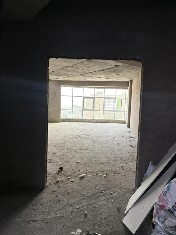 Satılır 4 otaqlı mənzil 210 m²