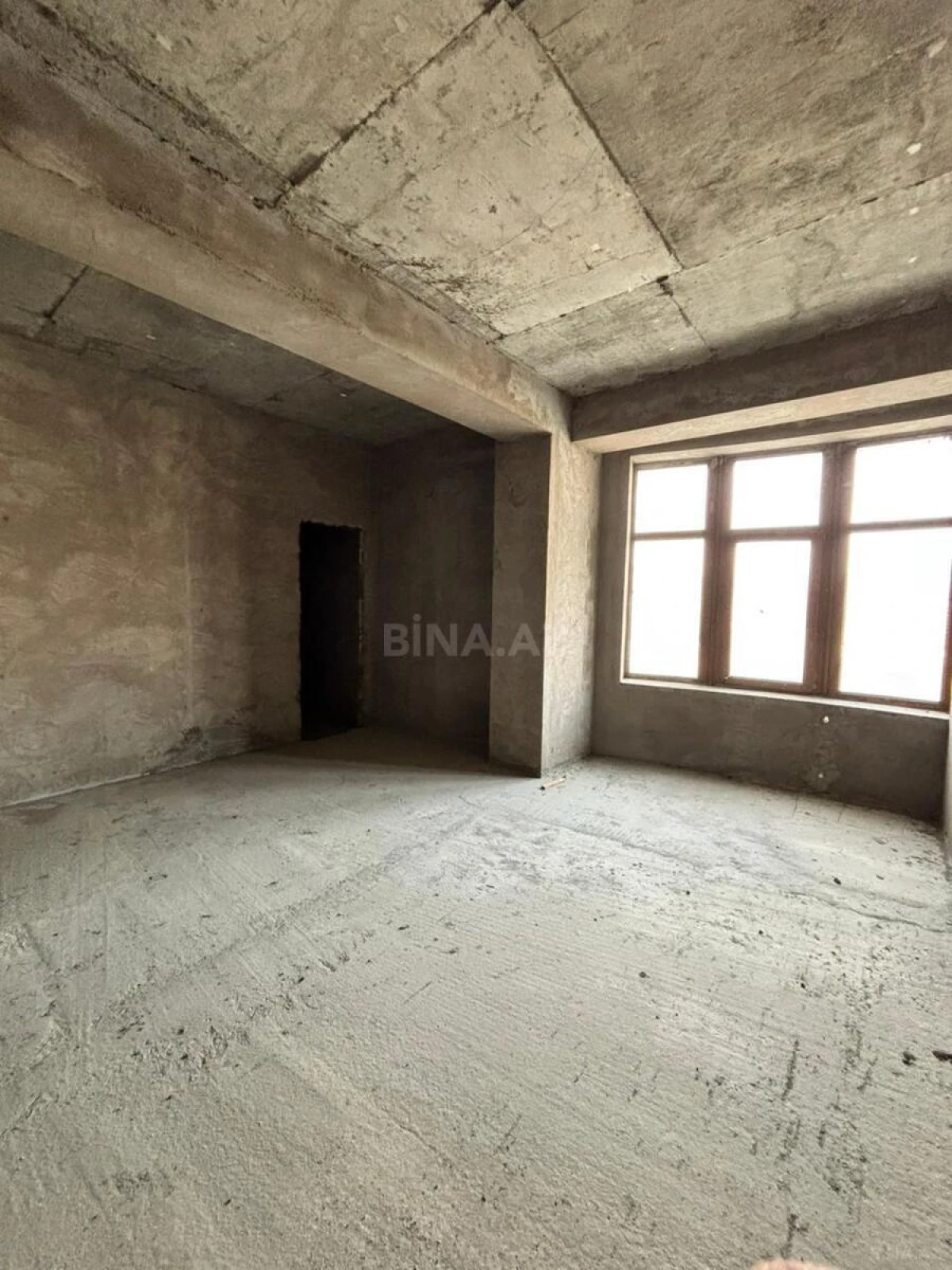 Satılır 4 otaqlı mənzil 210 m²